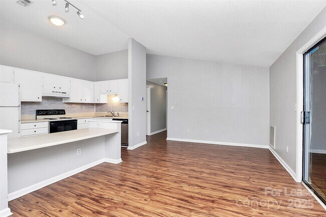 Building Photo - 7530 Pebblestone Dr