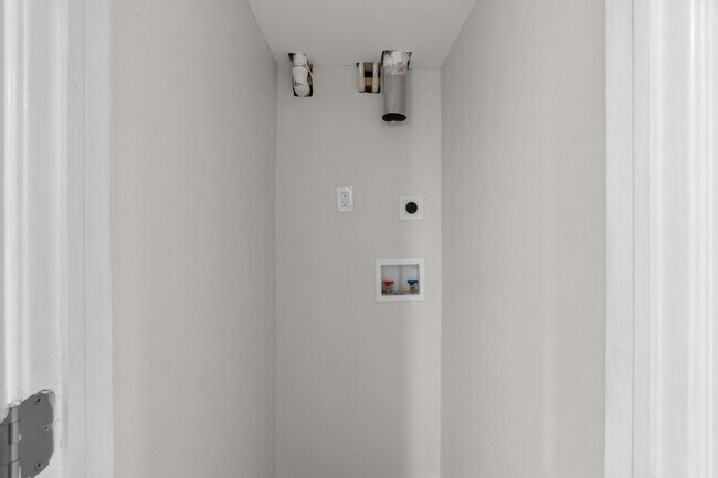 Building Photo - 3326 Noble St