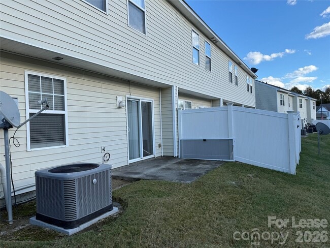 Building Photo - 13655 Calloway Glen Dr