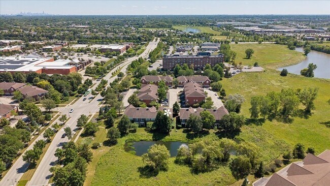 Building Photo - 1116 Kensington Dr