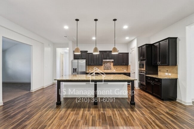 Building Photo - 1041 Water Oak