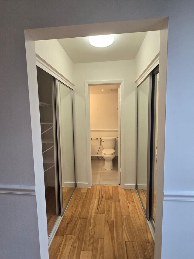 Building Photo - 733 SE 1st Way