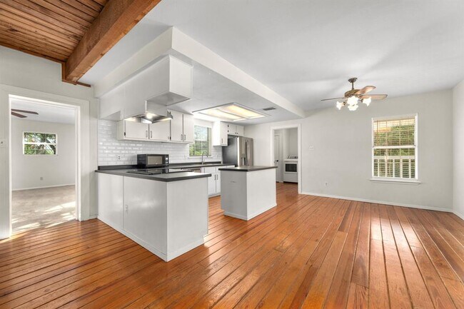 Building Photo - 15002 Mettle Dr