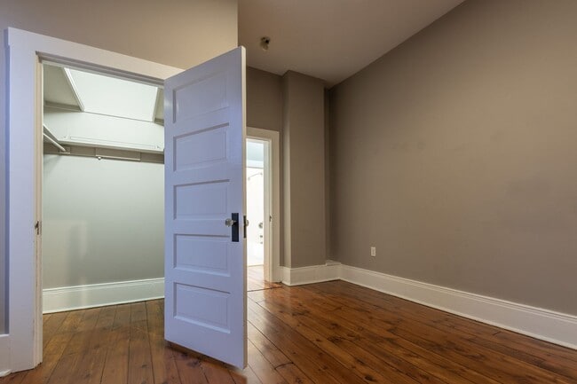 Building Photo - 204 N Columbus St