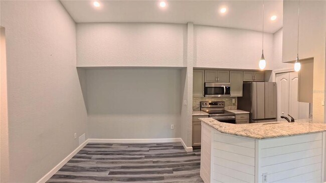 Building Photo - 4102 Central Sarasota Pkwy