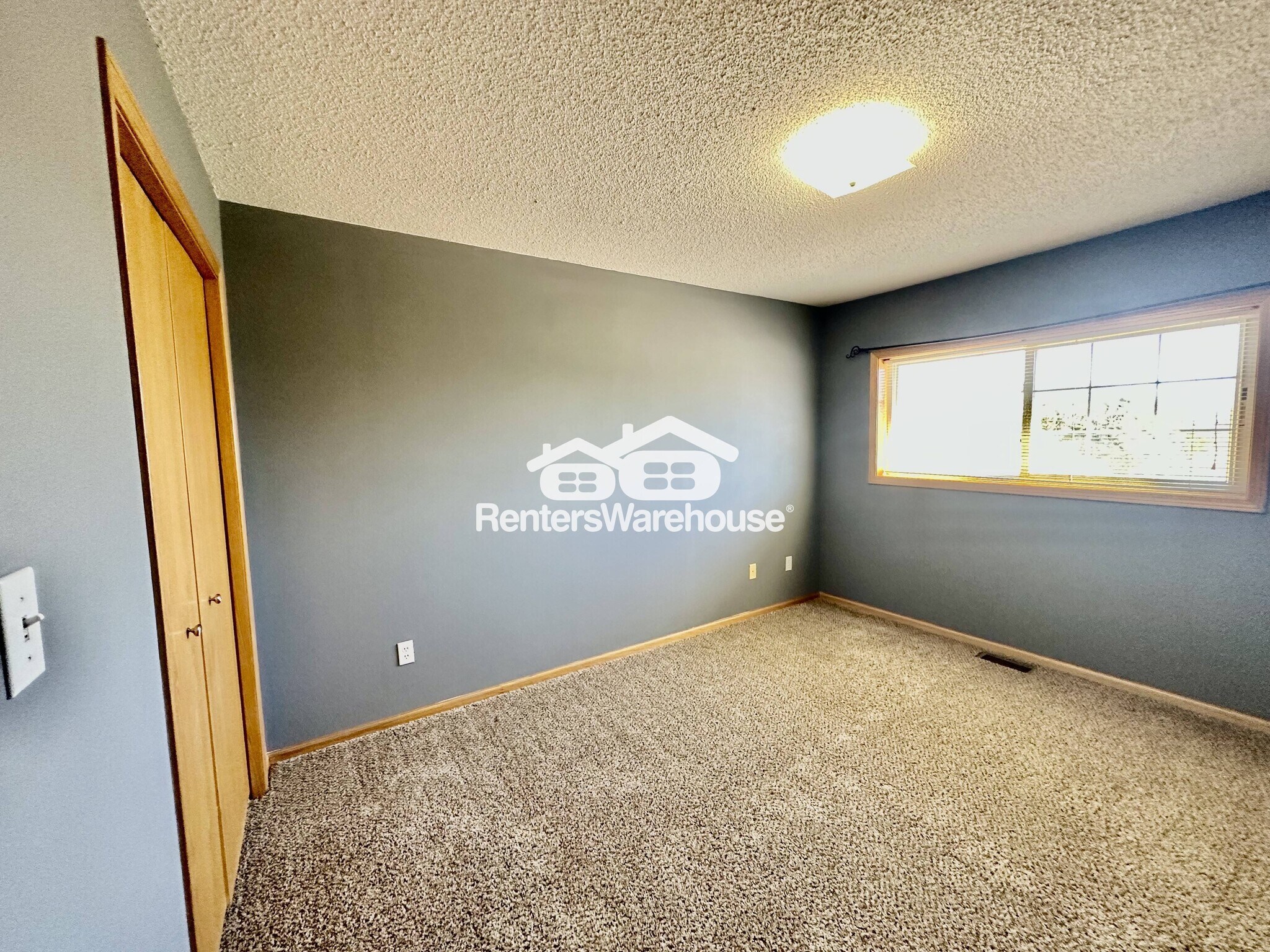 Building Photo - 1321 SE Delaware Ave