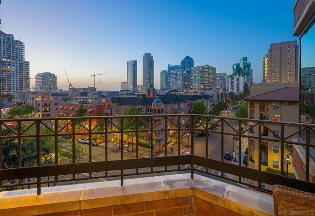 Building Photo - 500 W Harbor Dr