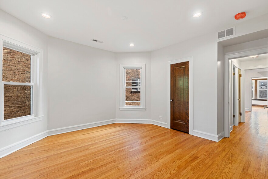 Building Photo - 5851 N Virginia Ave