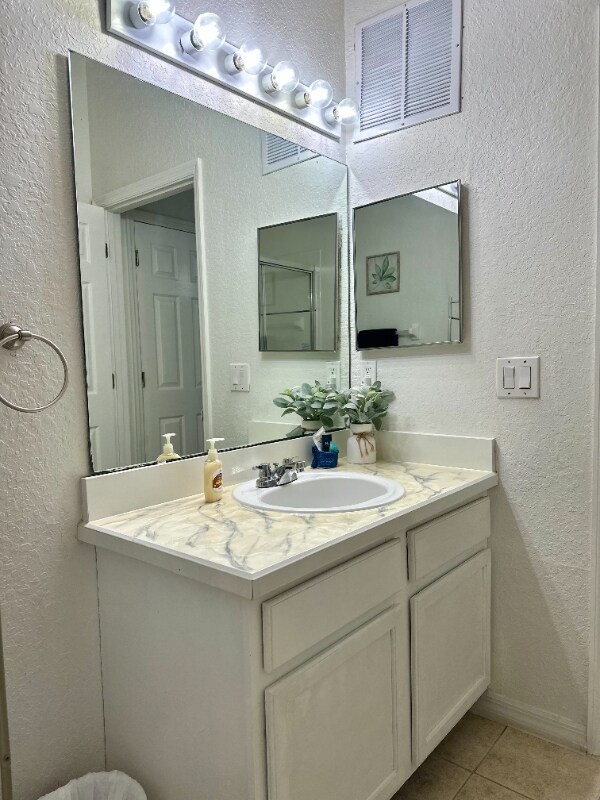 Building Photo - 1002 Gran Bahama Blvd