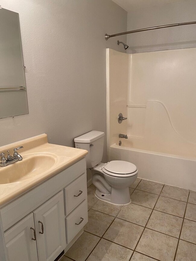 Building Photo - Single-Family Home in Branson