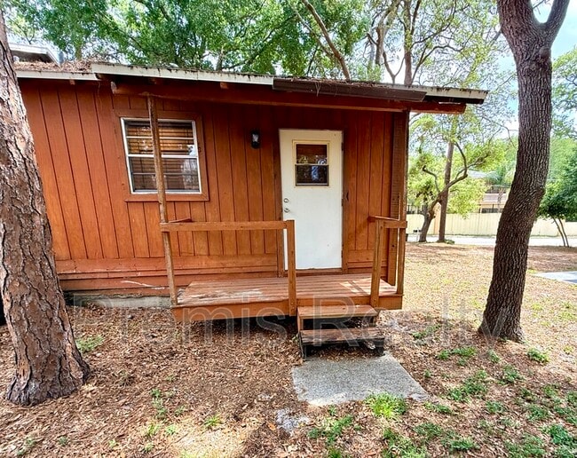 Building Photo - 1165 E Spruce St