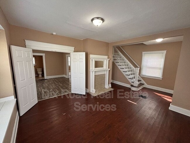 Building Photo - 209 N Grimes St