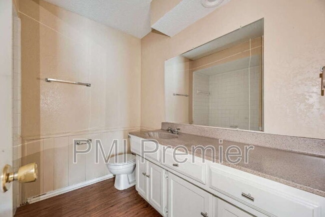 Building Photo - 4724 Berridge Ln