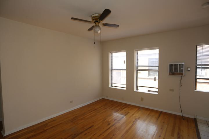 Building Photo - 838 W Cornelia Ave