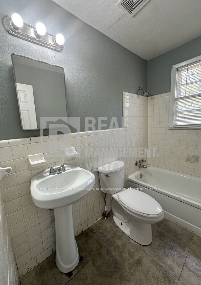 Building Photo - 2775 Reynolds Dr