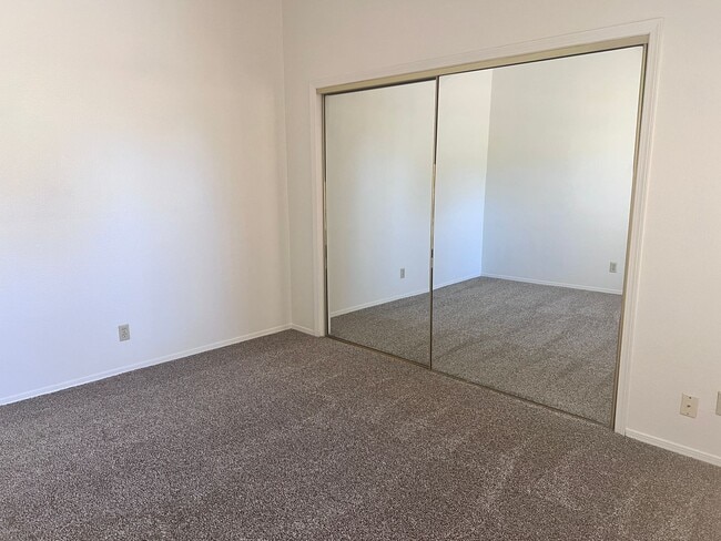 Building Photo - 2 Bedroom w/ fireplace, gated entrance for privacy and 2 CG