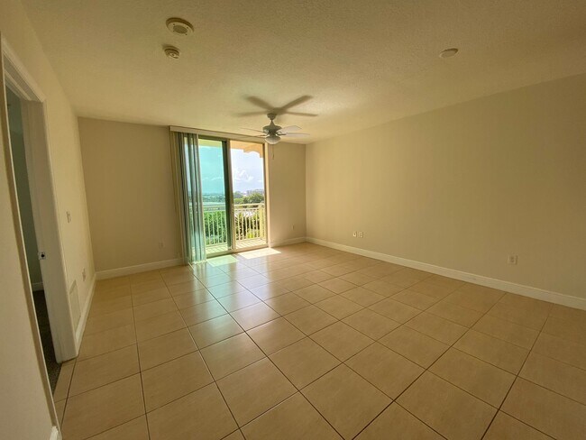 Building Photo - 610 Clematis St