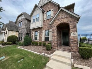 Building Photo - 7200 San Saba Dr
