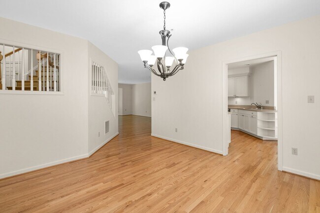Building Photo - 3 Bed 3.5 Bath - Rockville Townhome - 2 Ca...