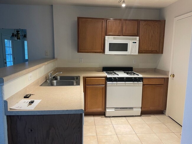 Building Photo - Great Sparks Townhouse!