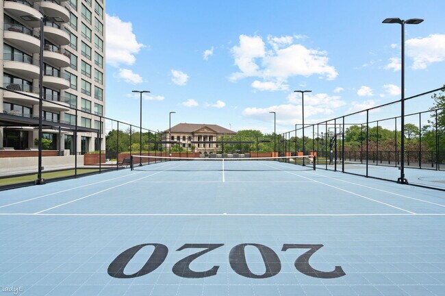 Building Photo - 2020 N Lincoln Park W