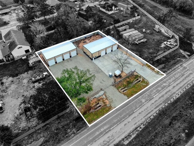 Building Photo - 13051 Pleasant Valley Dr