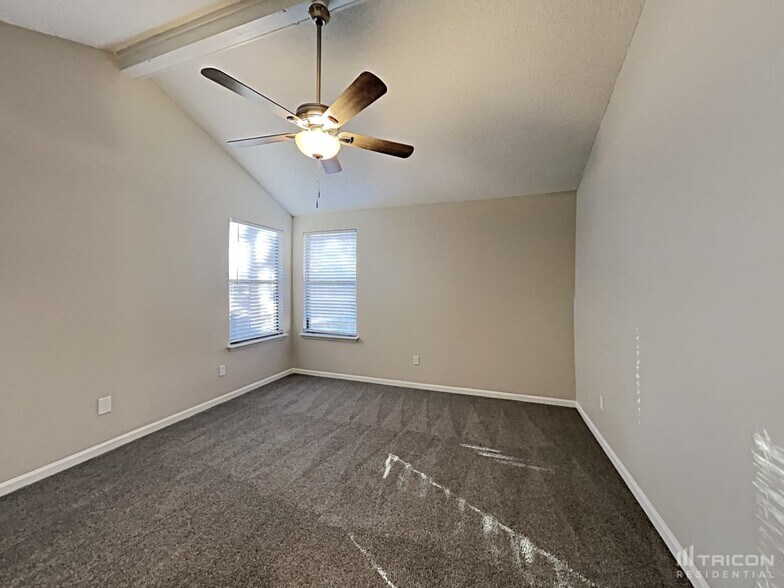 Building Photo - 9736 Villiers Dr S