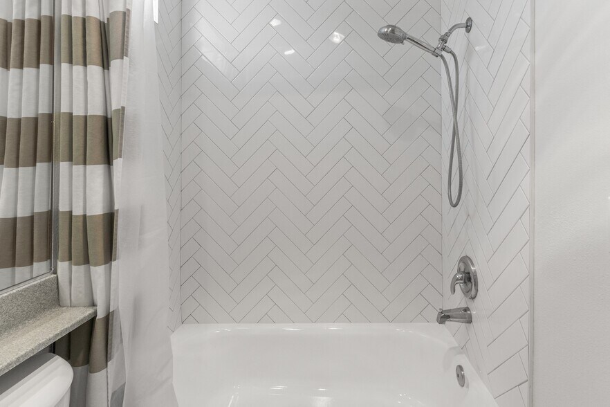 Building Photo - 321 W Dryden St