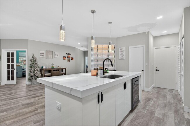 Building Photo - 11910 Glenmore Dr