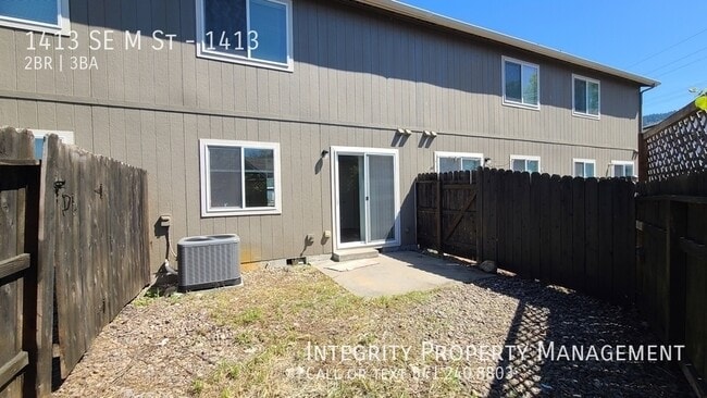 Building Photo - 1413 SE M St