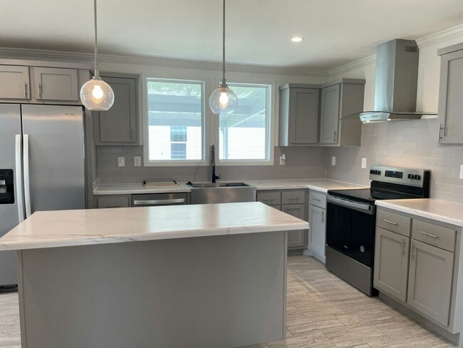 Building Photo - 34604 Ballyhoo Dr