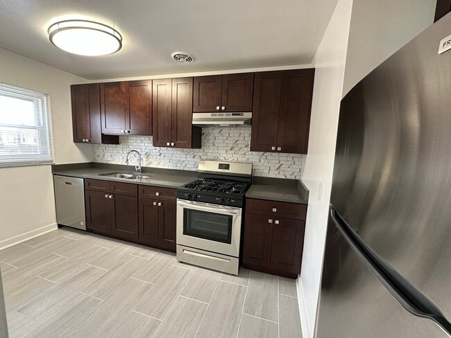 Building Photo - 1179 Deerfield Rd