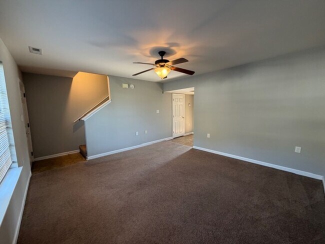 Building Photo - 1299 Pond St SE