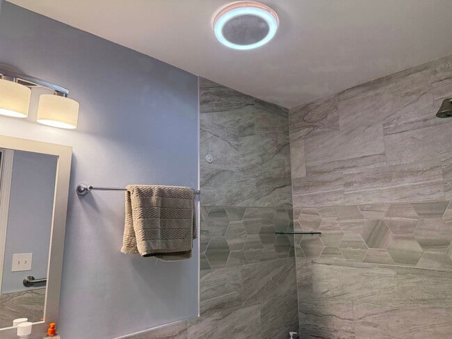 Building Photo - 2000 Greens Blvd