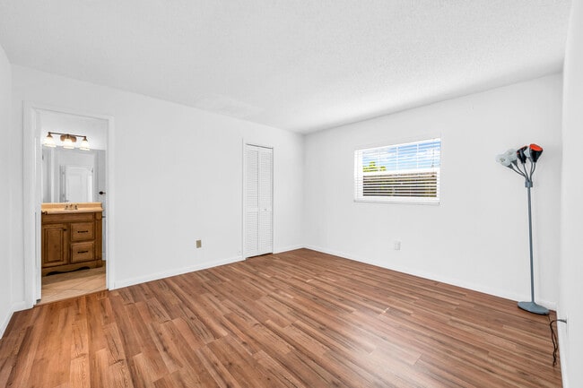 Building Photo - 10905 Eureka St