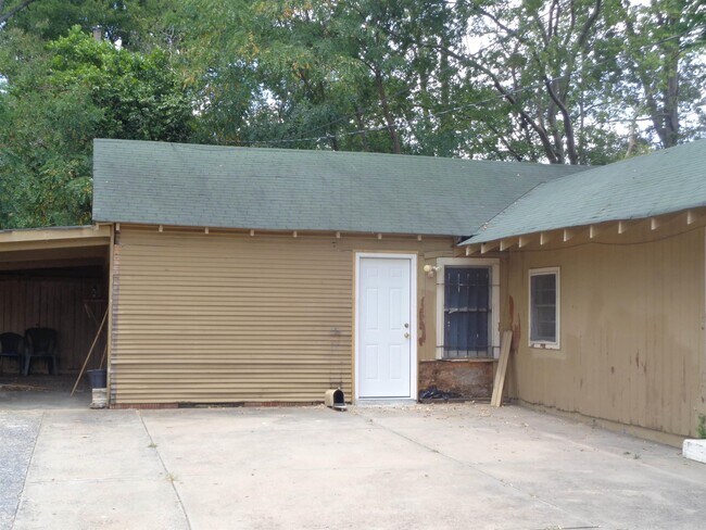 Primary Photo - 2822 Broadway St