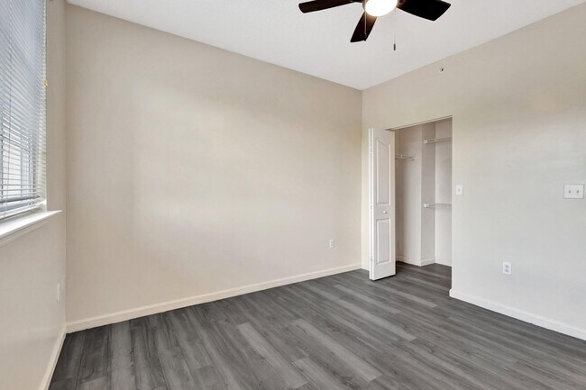 Building Photo - 9833 Baywinds Blvd