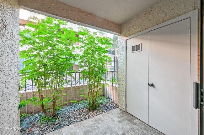 Building Photo - 3131 W Cochise Dr