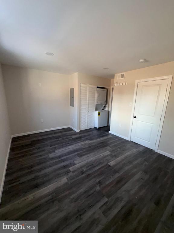 Building Photo - 105 Devereaux Ave