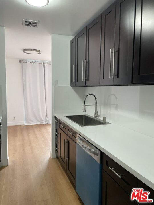 Building Photo - 100 S Doheny Dr