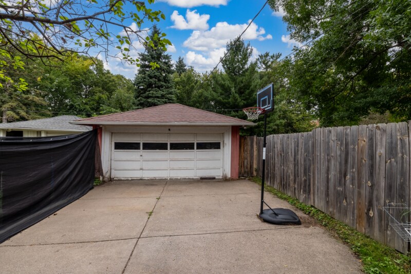 Building Photo - 1679 Hubbard Ave