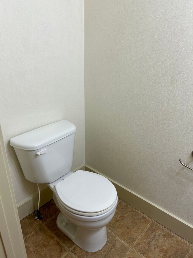 Building Photo - Boise Townhome Near BSU| EARLIER MOVE IN DATE UPON REQUEST