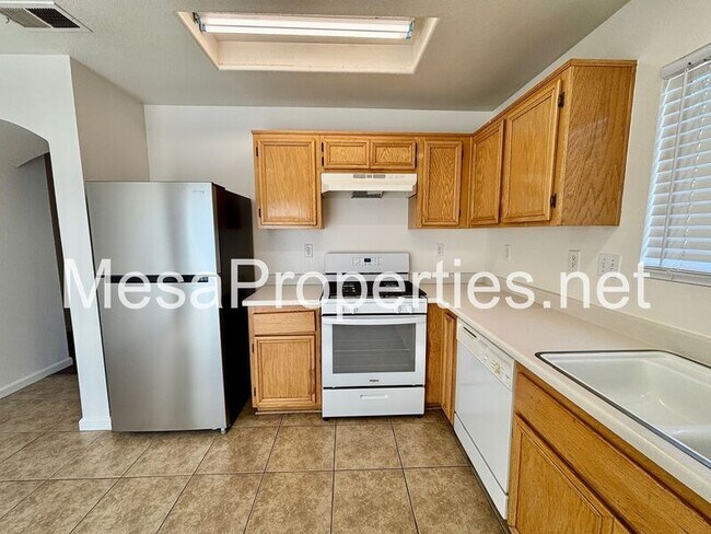Building Photo - 13539 Merry Oaks St