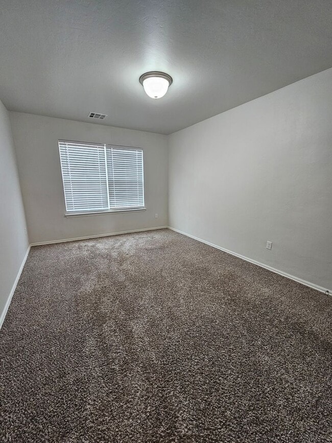 Building Photo - (3) Bed/(2) Bath with Storm Shelter Avail NOW!