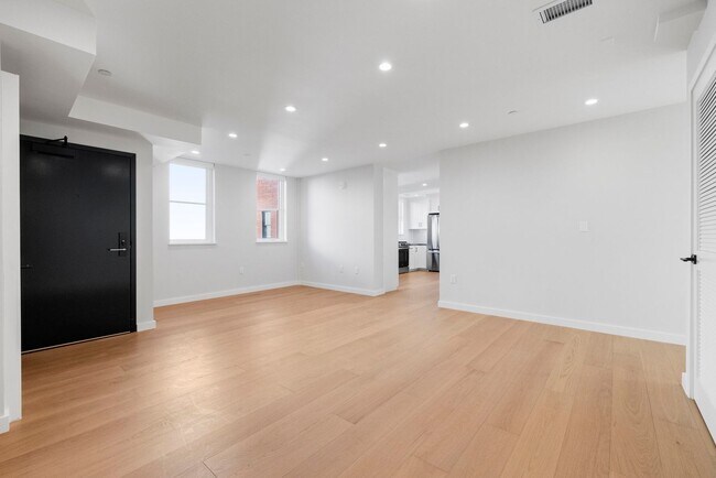 Building Photo - 693 Sutter St