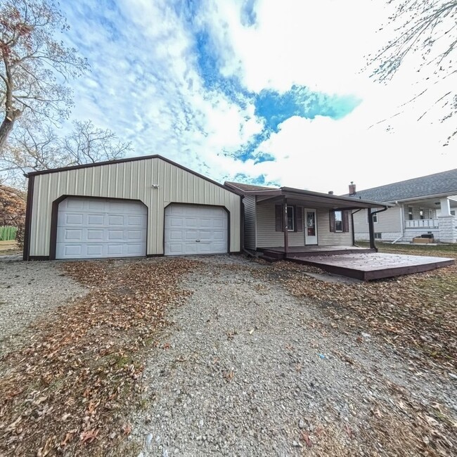 Building Photo - Newly updated 2 bedroom 1 bathroom home-Melcher