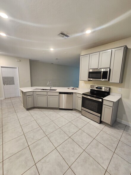 Building Photo - 741 Simone Ct