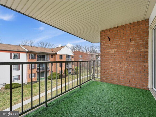 Building Photo - 421 Drummers Ln