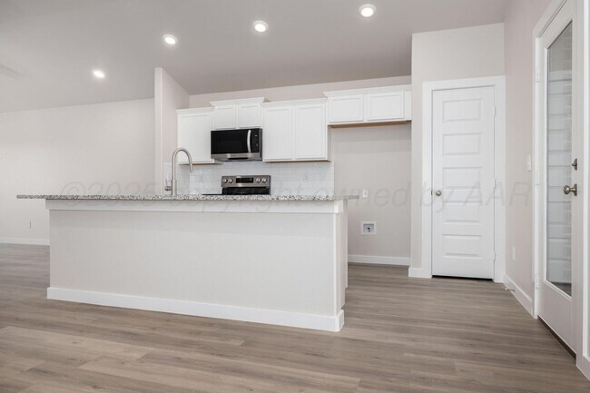 Building Photo - 3102 Buckthorn Dr