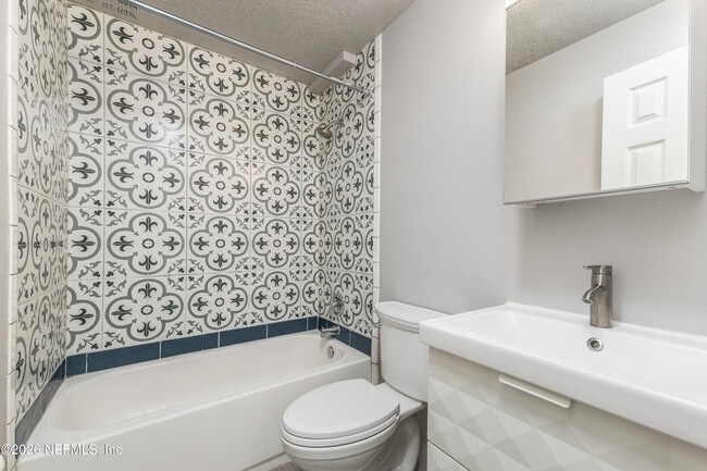 Building Photo - 231 E 16th St